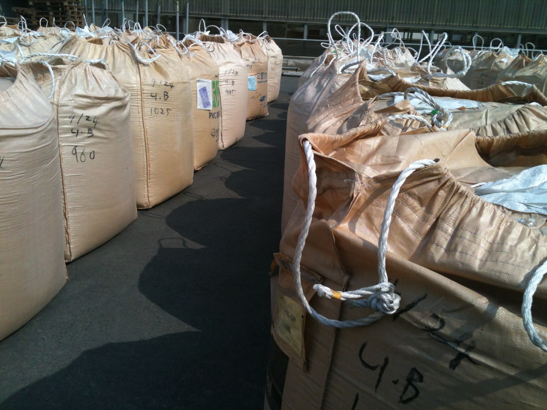 Warehouse storage of recyclable metal-bearing materials
